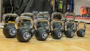 Набор полиуретановых гирь - 10 штук от 4 до 32 кг Original FitTools FT-KB-CPU-SET