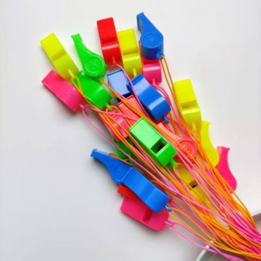 Свисток пластиковый 1 штука с шариком и шнурком (цвет в Ассортименте) GETSPORT color-51