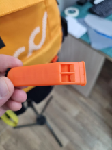 Свисток пластиковый 1 штука оранжевый GETSPORT 51